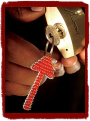 Harmony arrow keyring in padlock